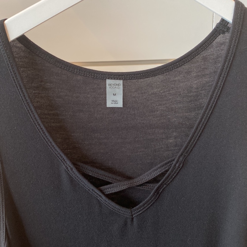 NWT Beyond Yoga Black Tank Size Medium - Picture 3 of 4